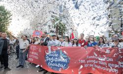 Cemil Tugay'dan fuar hatası: Soyer döneminde de düzenlenen korteji "ilk kez" diyerek duyurdu