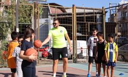 İzmirli çocuklara ücretsiz kurs imkanı: Hem eğleniyorlar, hem spor yapıyorlar!