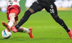 Süper Lig futbolcusu hastaneye kaldırıldı!