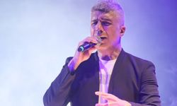 Usta sanatçı, Özcan Deniz'in konserine geldi: O anlar kameralara yansıdı!