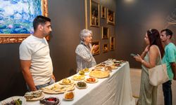 İzmir'in en sevilen lezzetleri bu sergide: Atık teksil ürünleri, sanat eserlerine dönüşüyor
