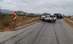 İzmir'de korkutan kaza: 2 kişi yaralandı, hastaneye kaldırıldı