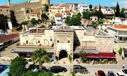 İzmir'de Osmanlı tarihinin en güzel miraslarından biri: Çeşme Kervansarayı'na  nasıl gidilir?