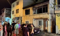 İzmir Çiğli'de 2 katlı binada yangın: Aile son anda kurtuldu