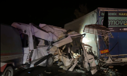 Mersin'de feci kaza: 3 kişi hayatını kaybetti 16 kişi yaralandı