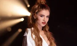 Feride Hilal Akın - Sor Bana şarkı sözleri