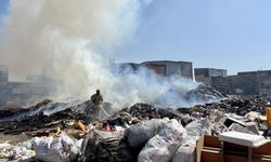 İzmir’de sokaklar yangın alanı haline geldi: Çöp krizi giderek derinleşiyor