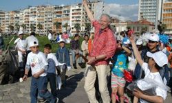 Karaburun’da şarkılar, şiirler ve tiyatroyla barış kutlandı: Rene Kres anıldı