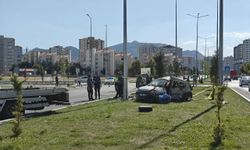 İki otomobil kafa kafaya çarpıştı: Ölü sayısı 3’e yükseldi!