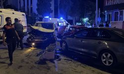 Kırmızı ışıkta bekleyen araçlara çarptı: 1 ölü, 4 yaralı