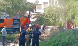 İzmir'de yol kapatan olay: Park halindeki araçlar zarar gördü