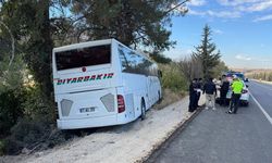 Otobüs, otomobile çarptı: 4 ölü