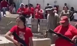 Ülke savaş alarmına geçti, kadınları da askere aldılar