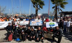 Urla'da kıyı ve deniz temizliği için gönüllüler bir araya geldi