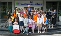 Gaziemirli minik ressamlar ödüllerine kavuştu