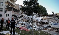 Balıkesir 6.1 ile sarsıldı! Binalar yıkıldı, artçılar devam ediyor!