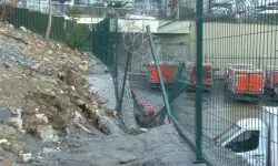 İstanbul'da korku dolu anlar: İstinat duvarı çöktü