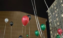 İzmir'in üniversite öğrencileri Filistin saldırılarını balonlarla kınadı