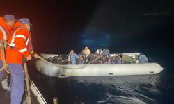 İzmir'de göçmen operasyonu: 86 düzensiz göçmen kurtarıldı