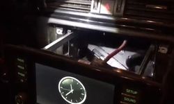 İzmir’de film gibi operasyon: Uyuşturucuları otomobiline özel düzenekle zulalamış