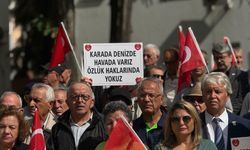 Astsubaylar İzmir'de ses yükseltti: Ulufe değil hakkımızı istiyoruz!