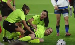 A Milli takımın maçında şok anlar: Hakem fenalaştı
