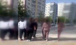 14 yaşındaki öğrenciler arasında akran zorbalığı: O anlar kameraya yansıdı