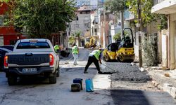 Bayraklı’da asfalt ve yol yenileme çalışmaları sürüyor