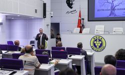Buca Belediyesi'nden zeytin üreticilerine budama eğitimi