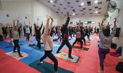 Buca’da düzenlenen ücretsiz spor dersleri kapalı alanlara taşındı