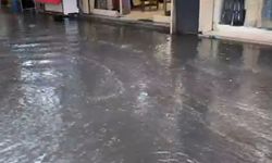 Tarihi Kemeraltı Çarşısı’nı yine su bastı: Esnaf isyan etti