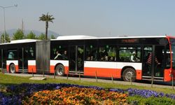 İzmir'de korkutan kaza: Belediye otobüsü yayaya çarptı