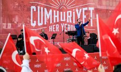İzmir’de Cumhuriyet coşkusu başladı: Kutlamalar tüm kente yayılıyor