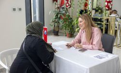 Konak’ta komşu buluşmaları sürüyor: Yurttaş derdini başkana anlatıyor