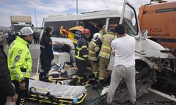 Feci kaza: Karavan hurdaya döndü