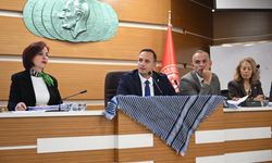 Eşki, Arafat’ın poşusunu kürsüye astı, Filistin’e destek mesajı verdi