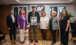 Bornova’da Başkan Eşki’ye anlamlı hediye