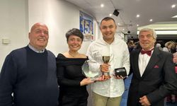 Otizmli yüzücü sınır tanımıyor: İzmir’in gururu oldu!