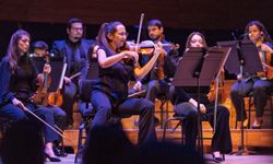 İzmir’de Atatürk, Dokuzu Beş Geçe konseriyle anıldı