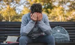 Küresel tehlike: Gençler artık toplumun en mutsuz kuşağı!