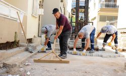 Karşıyaka’da yol bakım çalışmaları sürüyor