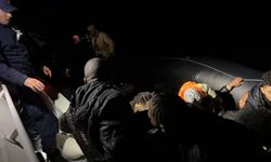 Foça'da umut dolu operasyon: 36 düzensiz göçmen kurtarıldı
