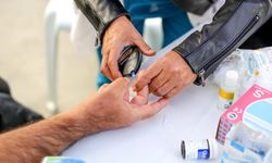 Bayraklı Belediyesi'nden anlamlı etkinlik: Gün boyu diyabet ve tansiyon ölçümü yapıldı