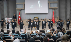 Bornovalı çocuklardan Ata'ya duygusal anma