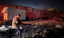 Buca’da çöplükte yangın: Kamyonet kullanılamaz hale geldi