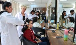 Buca’da kadın istihdamına katkı: Kuaförlük kursları başladı