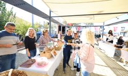 Efes Tarlası Yaşam Köyü’ndeki Üretici Pazarı renkli etkinliklere sahne oldu