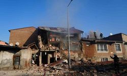 Erzurum’da doğalgaz patlaması: 2 ev çöktü