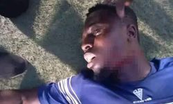 Futbolda dehşet: Taraftarlar futbolcunun boğazına bıçakla saldırdı