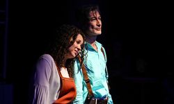 Hafıza ve kimlik arayışı Bornova sahnesinde: Unutmak yeni sezona güçlü başladı